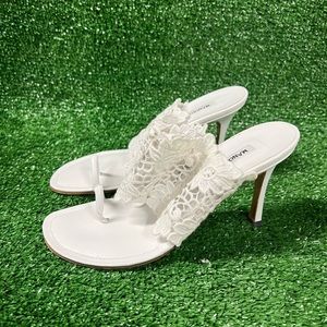 MANOLO BLAHNIK SZ 6.5 White Lace patent Sandal